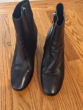 Halogen Women's Black Leather Ankle Booties - Sleek Side-Zip Design